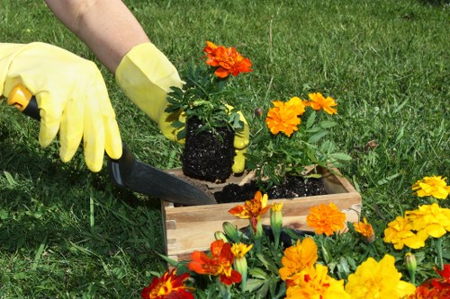 Accessible service interaction between gardener and customer